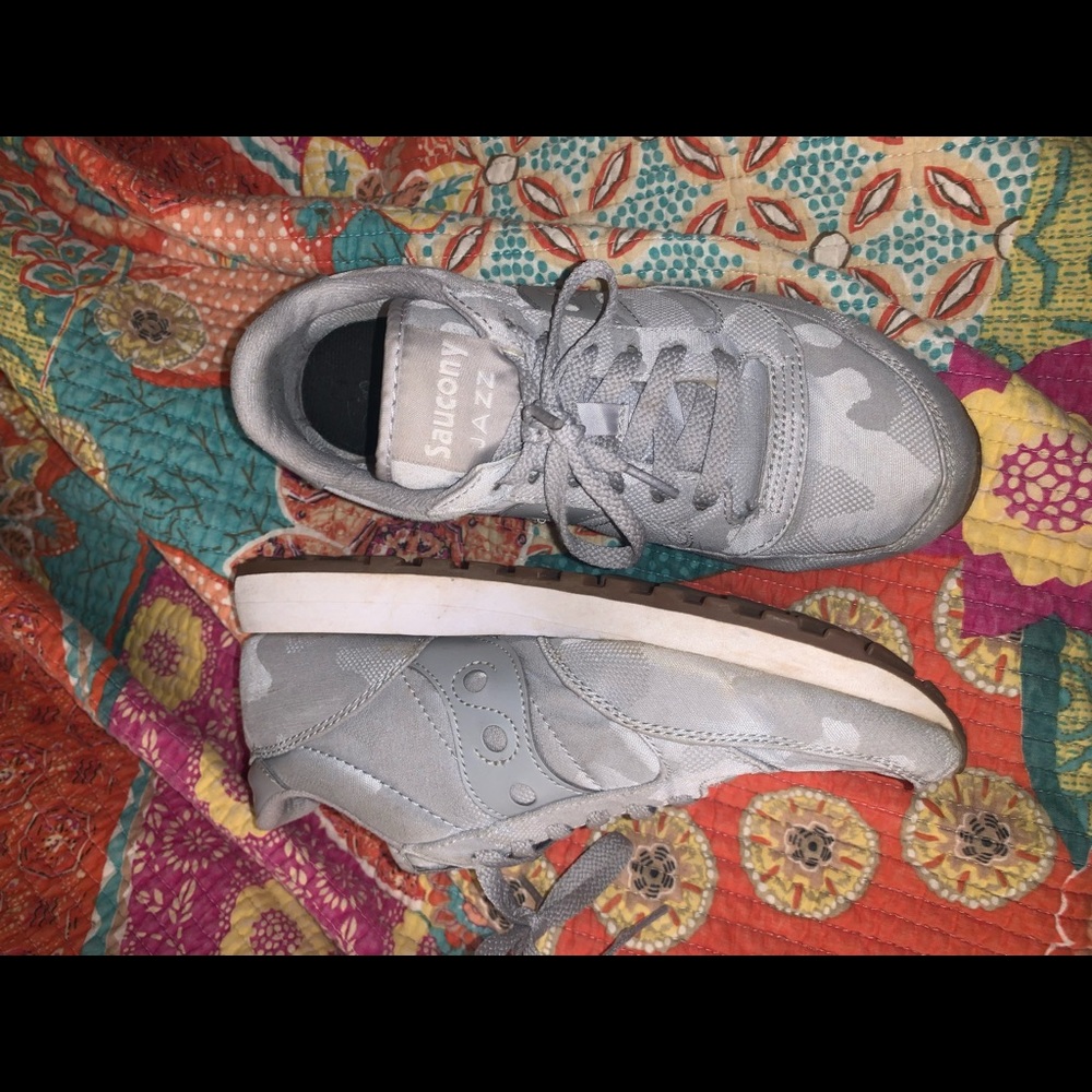 Saucony tennis shoes